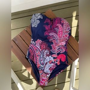 Luxurious Tommy Bahama